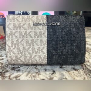 Michael Kors NWT Beige and Black Monogram Wallet